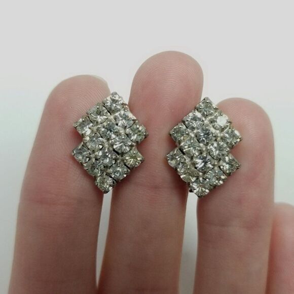 Vintage Sparkly Rhinestone Cluster Clip On Earrings, Retro Silver Tone Estate - Picture 6 of 6